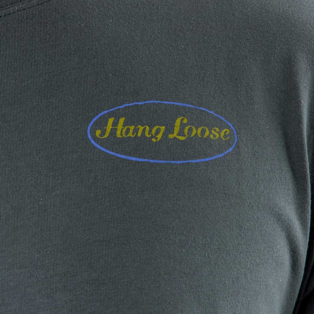 POLERA MANGA CORTA HANG LOOSE CALI HOMBRE GRIS OSCURO